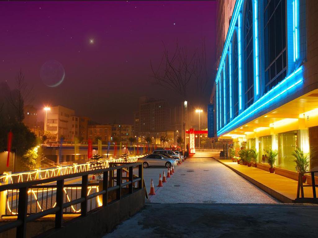 Vienna Hotel Guangzhou Shaheding Metro Station Bagian luar foto
