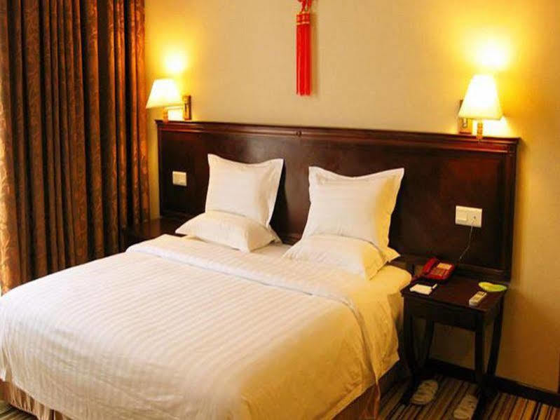 Vienna Hotel Guangzhou Shaheding Metro Station Bagian luar foto